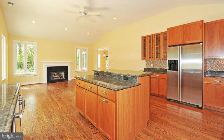 1401 Namassin Road Alexandria, VA 22308 - Photo 2 of 24 Kitchen