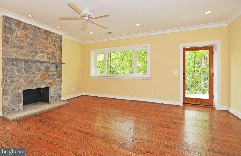 1401 Namassin Road Alexandria, VA 22308 - Photo 11 of 24 Entrance / Foyer