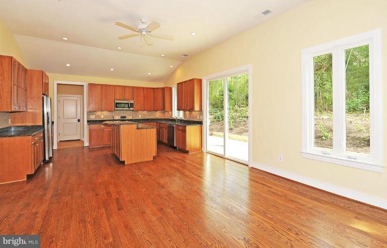 1401 Namassin Road Alexandria, VA 22308 - Photo 12 of 24 Kitchen/Family Room