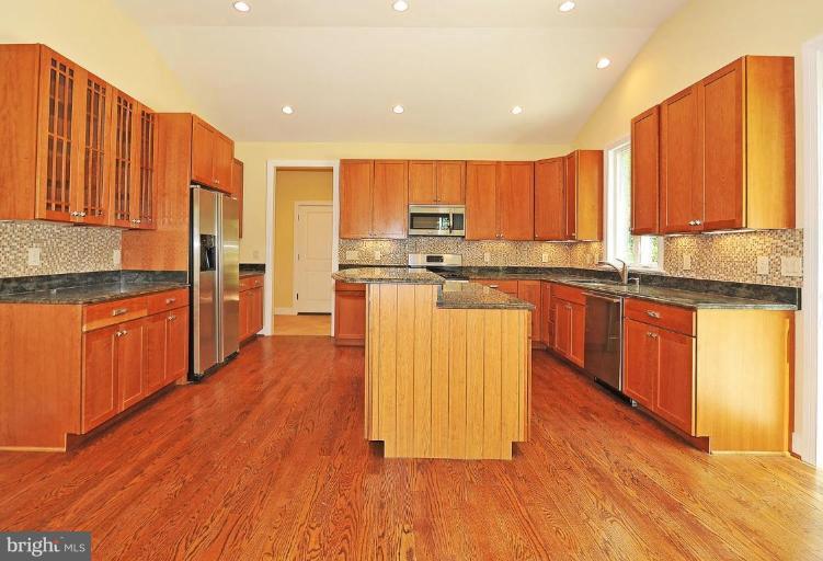 1401 Namassin Road Alexandria, VA 22308 - Photo 13 of 24 Kitchen #2