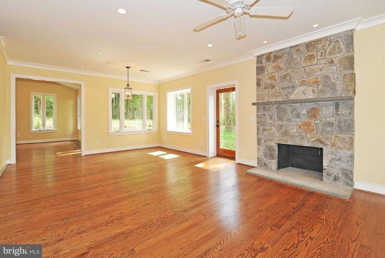 1401 Namassin Road Alexandria, VA 22308 - Photo 14 of 24 Living Room