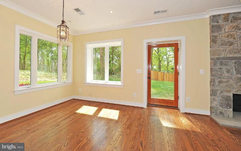 1401 Namassin Road Alexandria, VA 22308 - Photo 7 of 24 Dining Room