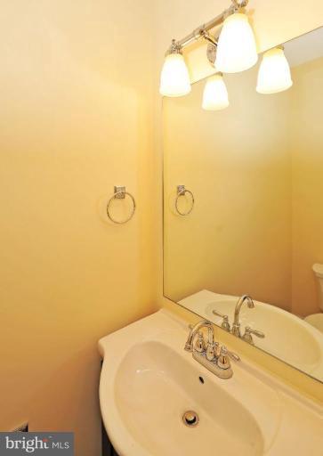 1401 Namassin Road Alexandria, VA 22308 - Photo 9 of 24 Half Bath 1