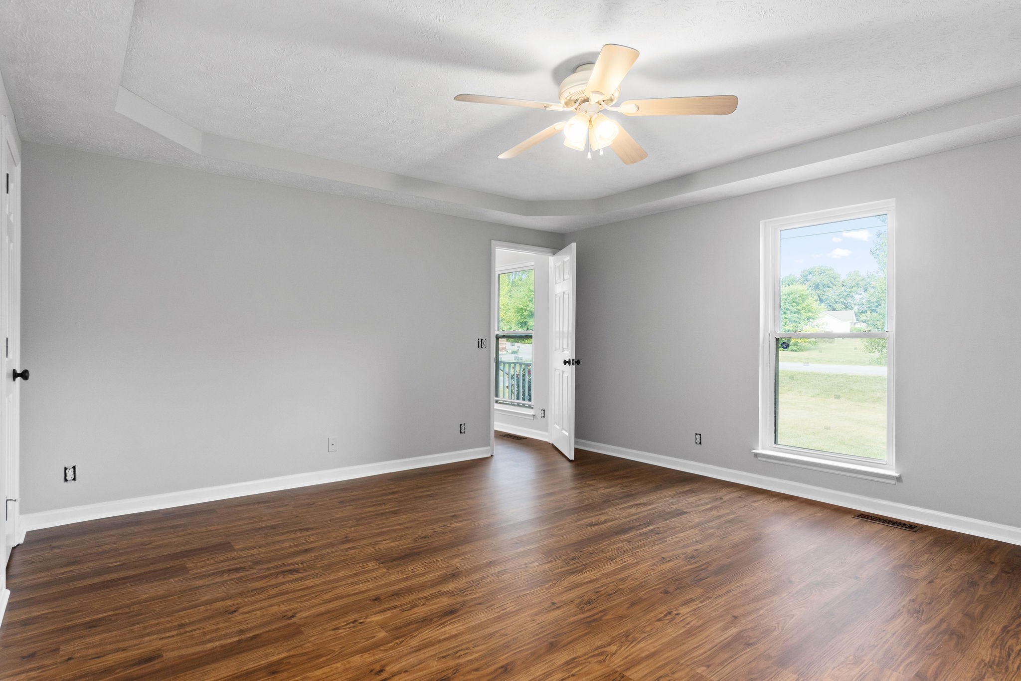 1011 Cherokee Trail Springfield, TN 37172 - Photo 18 of 40 an empty room with wooden floor and windows