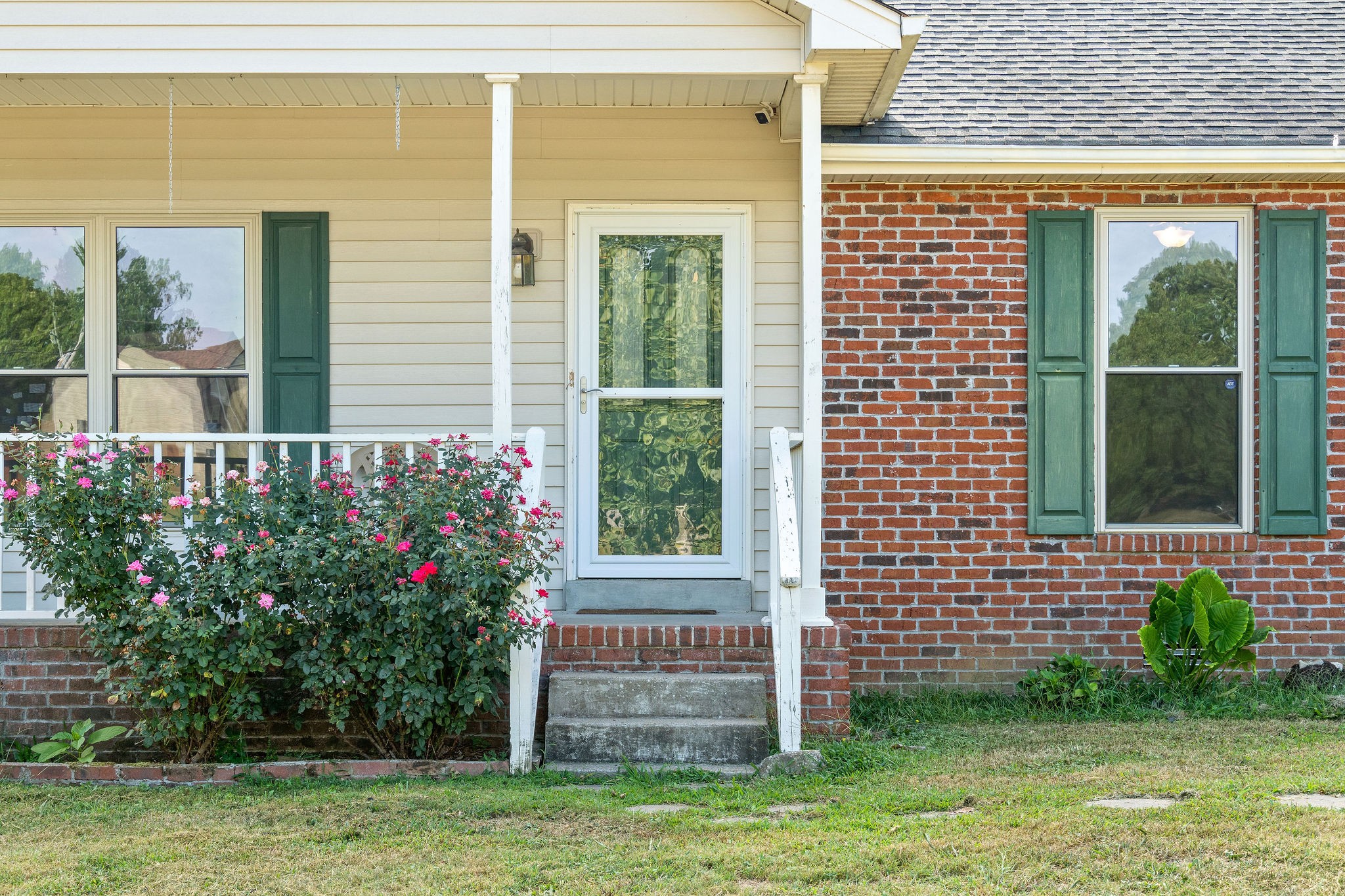 1011 Cherokee Trail Springfield, TN 37172 - Photo 4 of 40 a view of a house with a porch