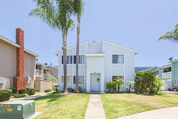 $2,295,000 | 4822 Neely Circle, Huntington Beach, CA 92649