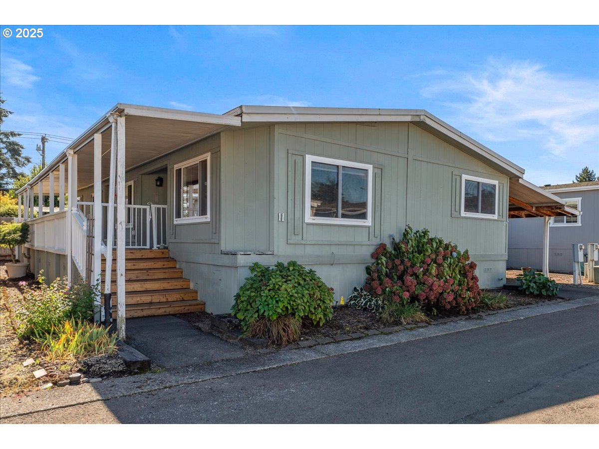 7455 Southeast King Road, Unit 11 Milwaukie, OR 97222 - Photo 1 of 48