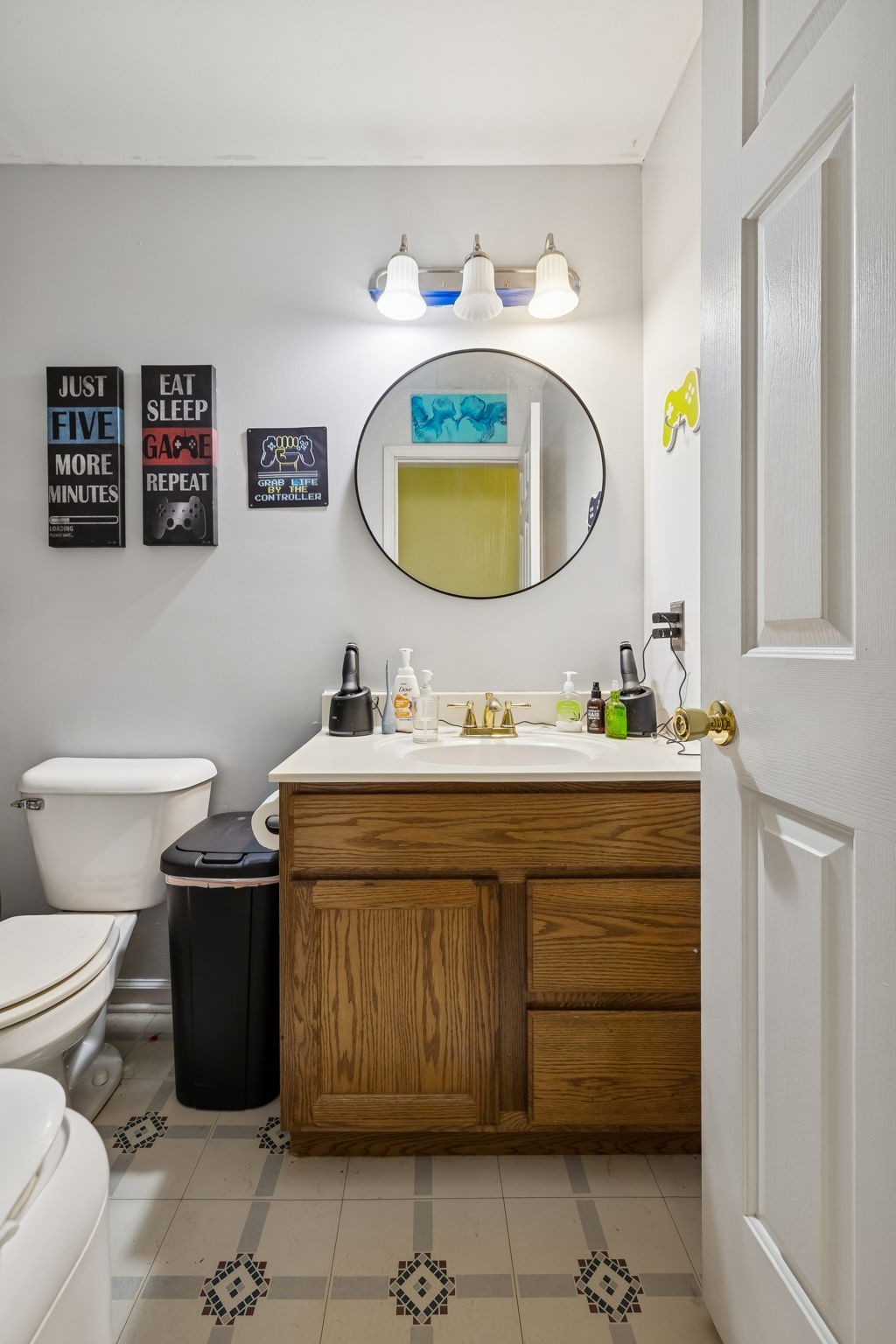 330 Deerfield Road Sparta, TN 38583 - Photo 20 of 34 a bathroom with a granite countertop toilet sink and mirror