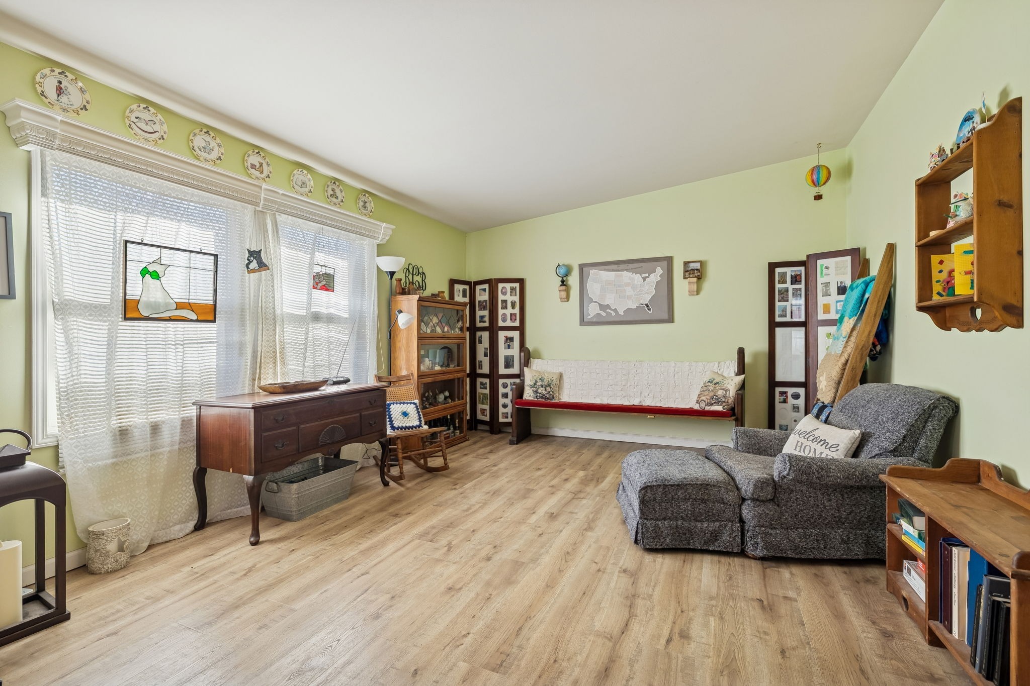 330 Deerfield Road Sparta, TN 38583 - Photo 5 of 34 a living room with furniture and a wooden floor
