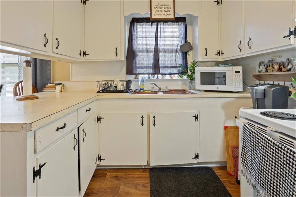 2523 Maple Road Southeast Rome, GA 30161 - Photo 14 of 30 a kitchen with granite countertop white cabinets and white appliances