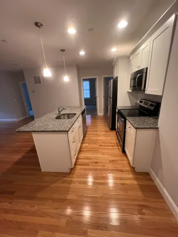 $1,900 | 50 Sheffield Drive, Unit 205, Dover, NH 03820