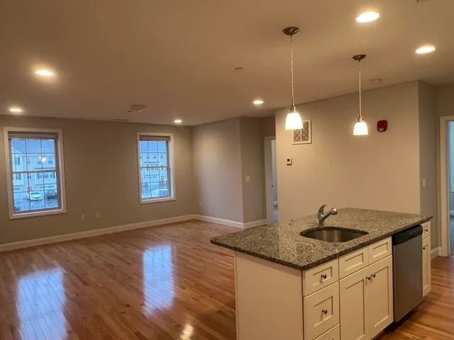 $1,900 | 50 Sheffield Drive, Unit 205, Dover, NH 03820