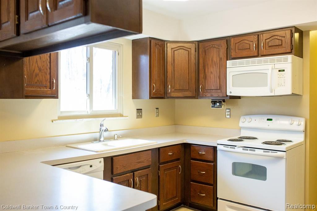 7214 Cowell Road Brighton, MI 48116 - Photo 6 of 65