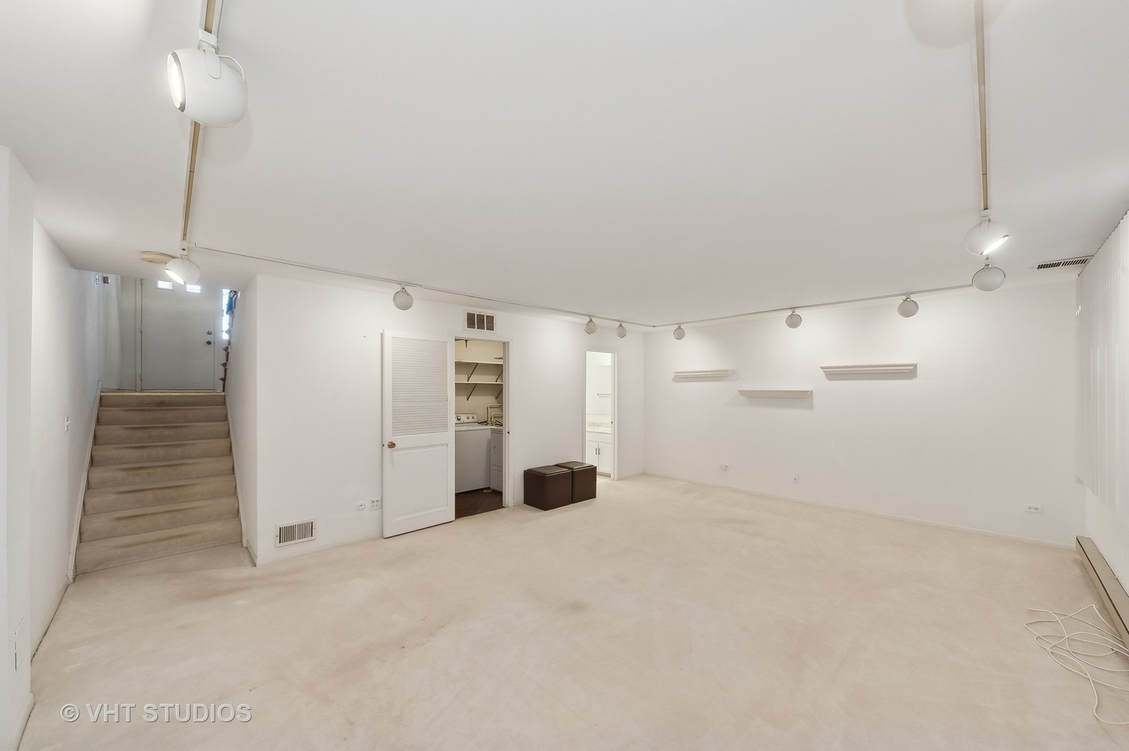 307 Pin Oak Drive Wilmette, IL 60091 - Photo 15 of 18 a view of a room with a bathroom