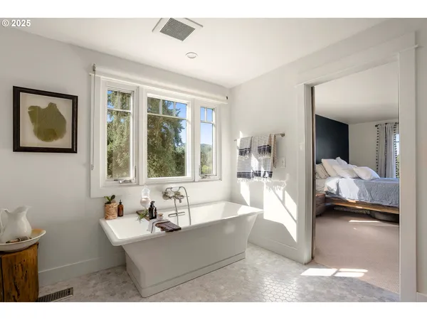 $1,499,800 | 20805 Northeast Big Fir Lane, Dundee, OR 97115