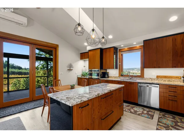 $1,499,800 | 20805 Northeast Big Fir Lane, Dundee, OR 97115