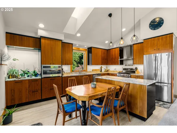 $1,499,800 | 20805 Northeast Big Fir Lane, Dundee, OR 97115