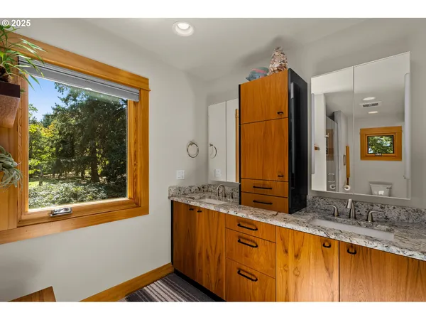 $1,499,800 | 20805 Northeast Big Fir Lane, Dundee, OR 97115