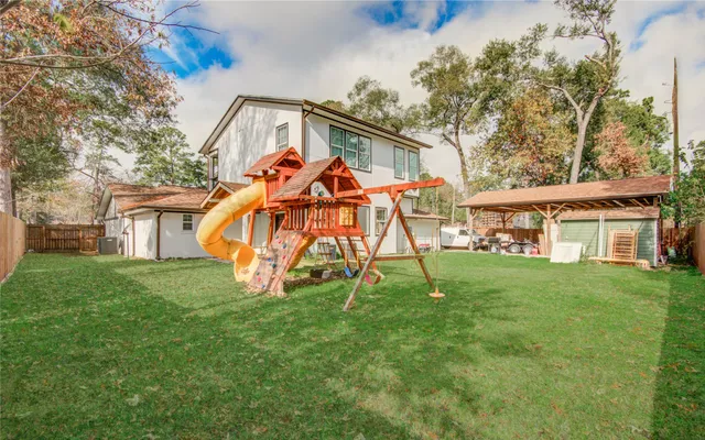 a view of a yard in front of a house