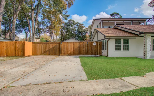 $590,000 | 25910 Maplewood Drive, Spring, TX 77386