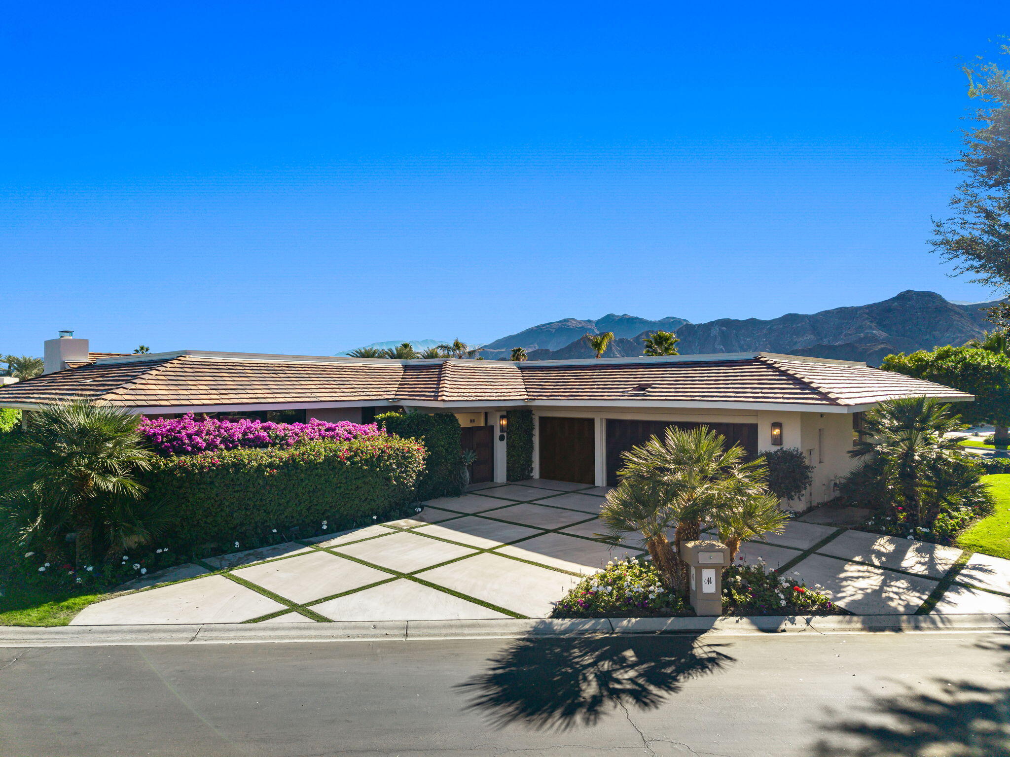 6 Exeter Court Rancho Mirage, CA 92270 - Photo 3 of 45 4-web-or-mls-DSExeter_OPMG_1225_004