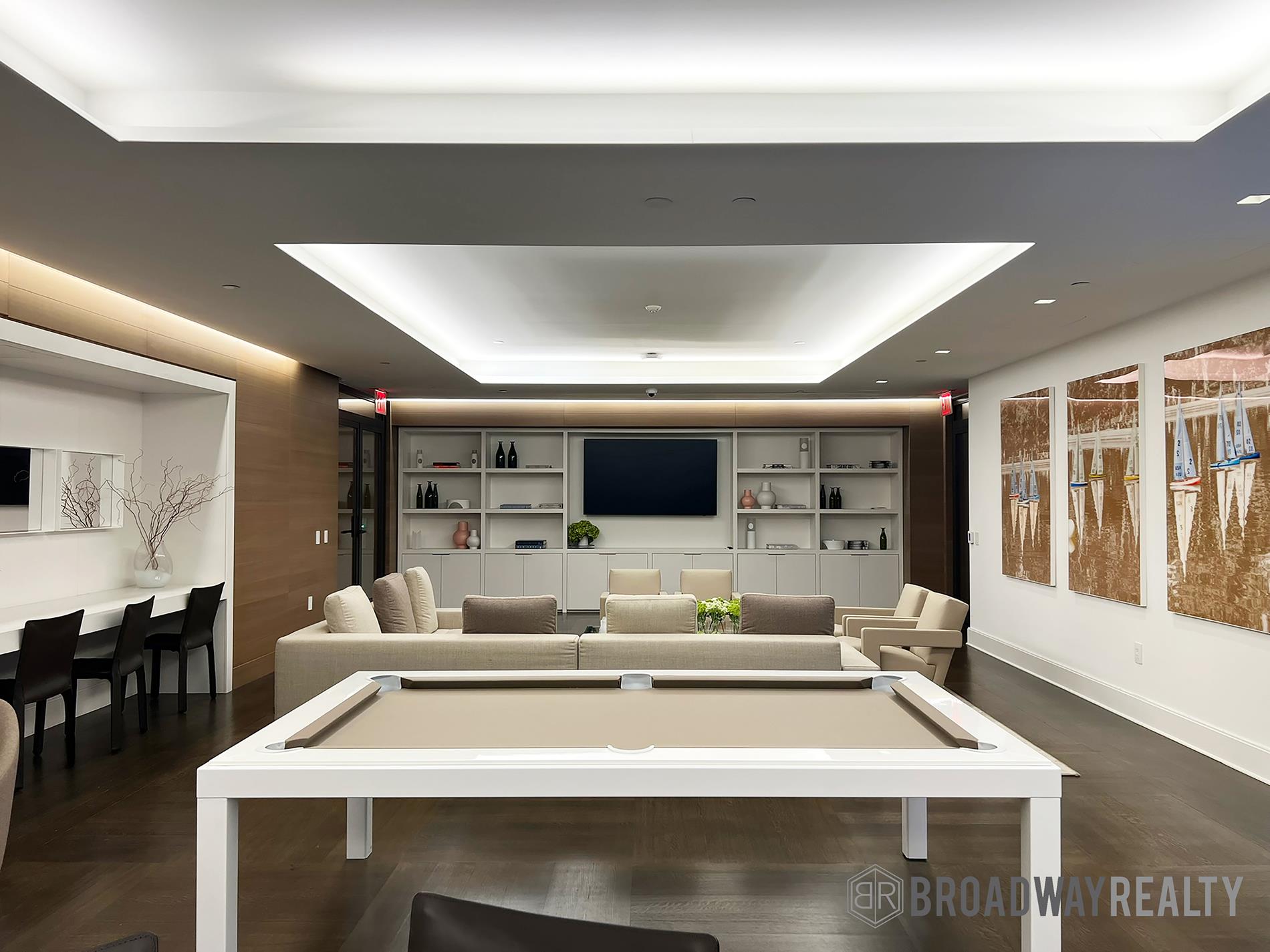 1289 Lexington Avenue, Unit 6B Manhattan, NY 10028 - Photo 21 of 24 a large kitchen with a table and chairs