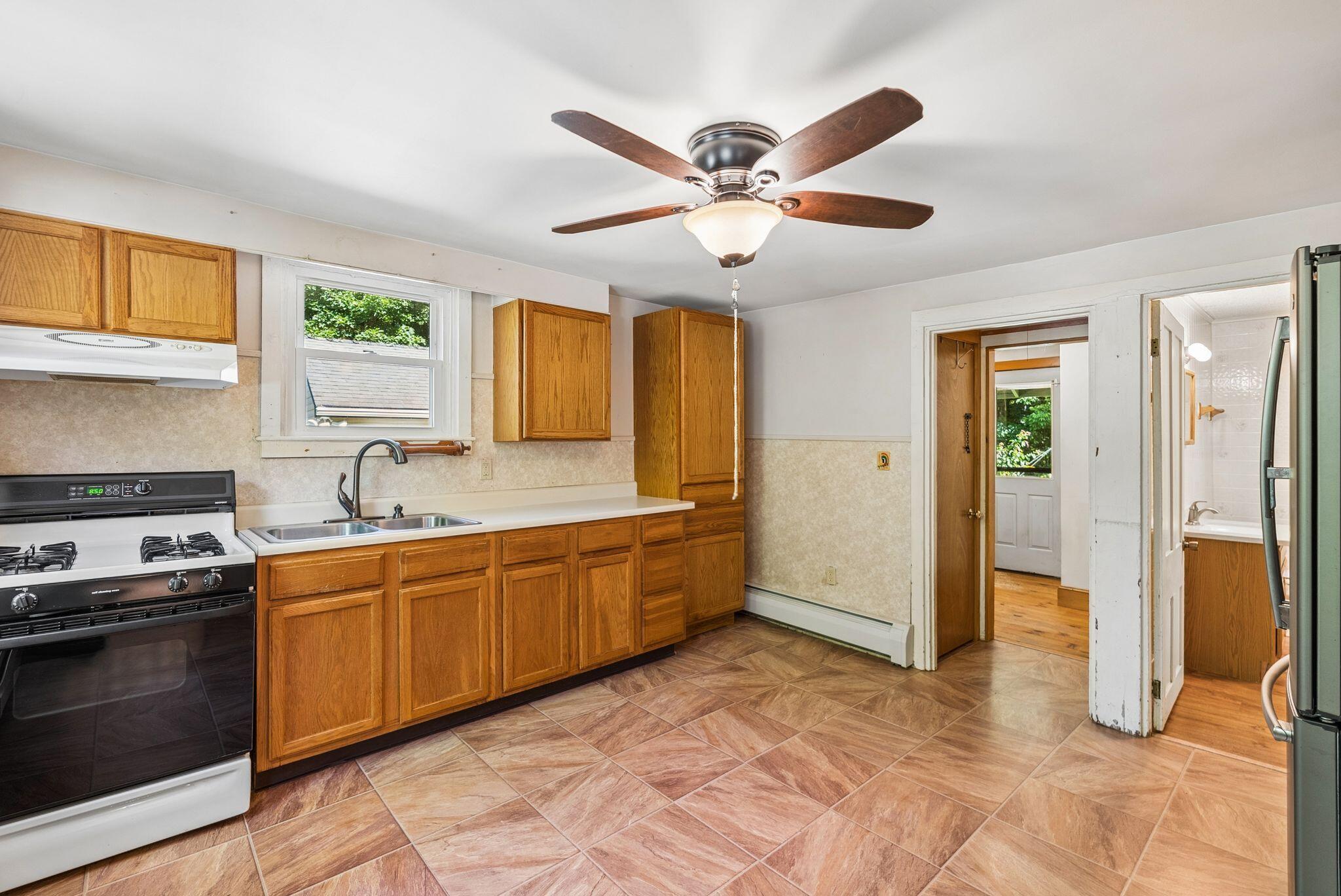 155 Spring Street Gardiner, ME 04345 - Photo 22 of 46 42_DSC02647