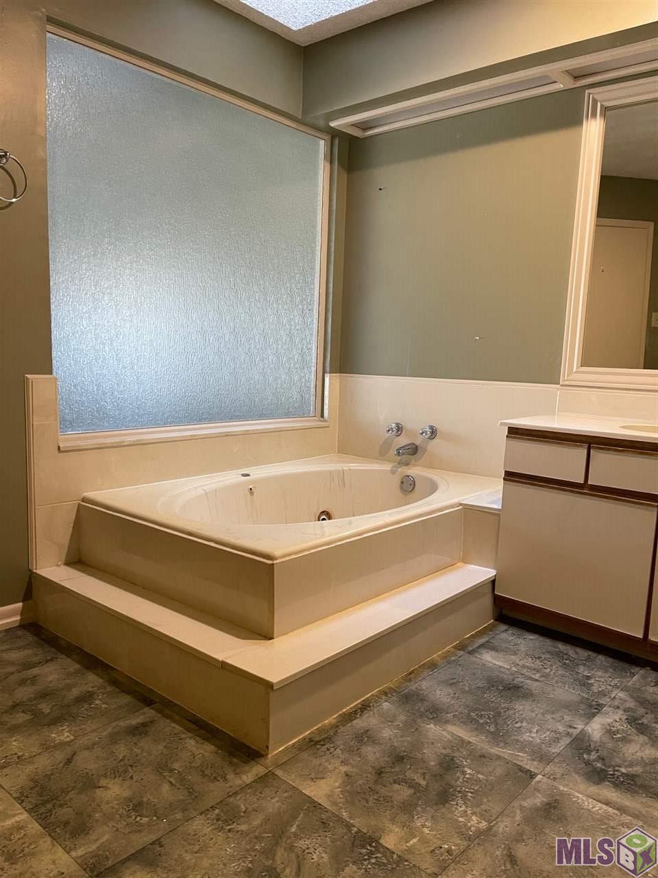 8508 Summa Avenue, Unit 5 Baton Rouge, LA 70809 - Photo 8 of 10