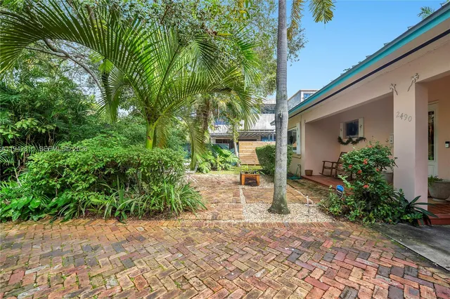 $5,400,000 | 2496-2490 Abaco Avenue, Miami, FL 33133
