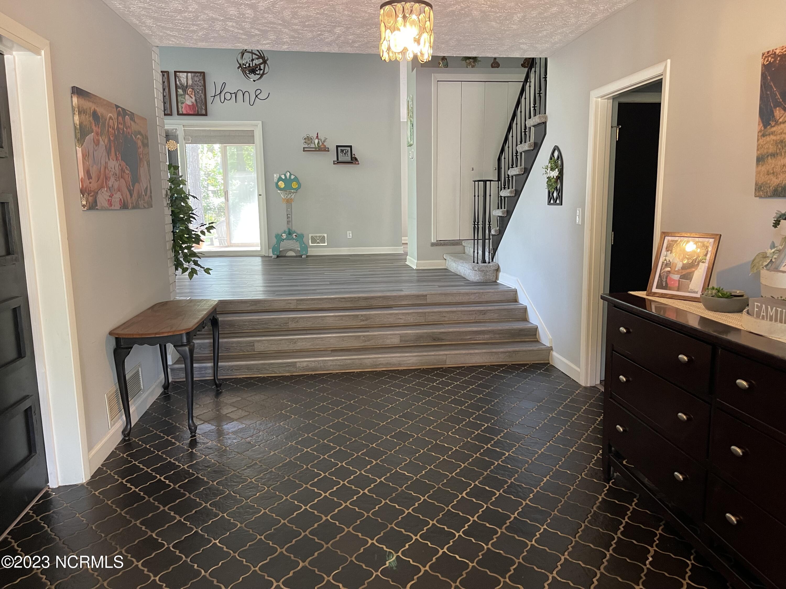 620 Stanley Avenue Rockingham, NC 28379 - Photo 4 of 74 Foyer