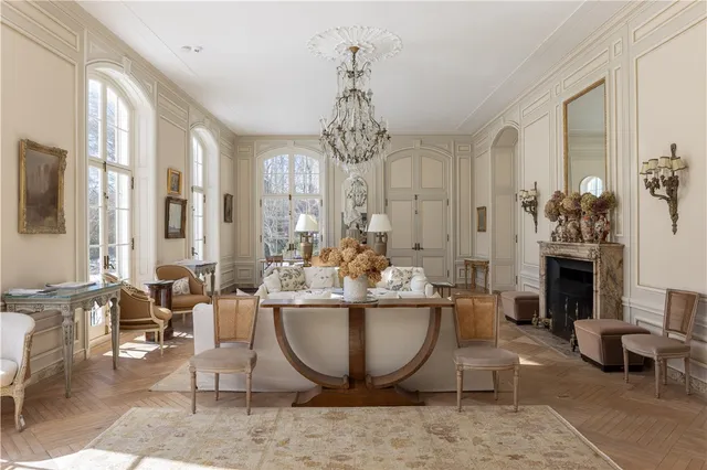 $100,000 | 115 Narragansett Avenue, Newport, RI 02840