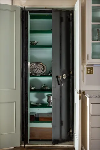 $100,000 | 115 Narragansett Avenue, Newport, RI 02840