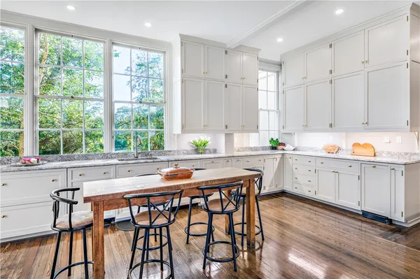 $100,000 | 115 Narragansett Avenue, Newport, RI 02840