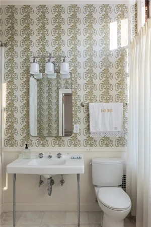 $100,000 | 115 Narragansett Avenue, Newport, RI 02840