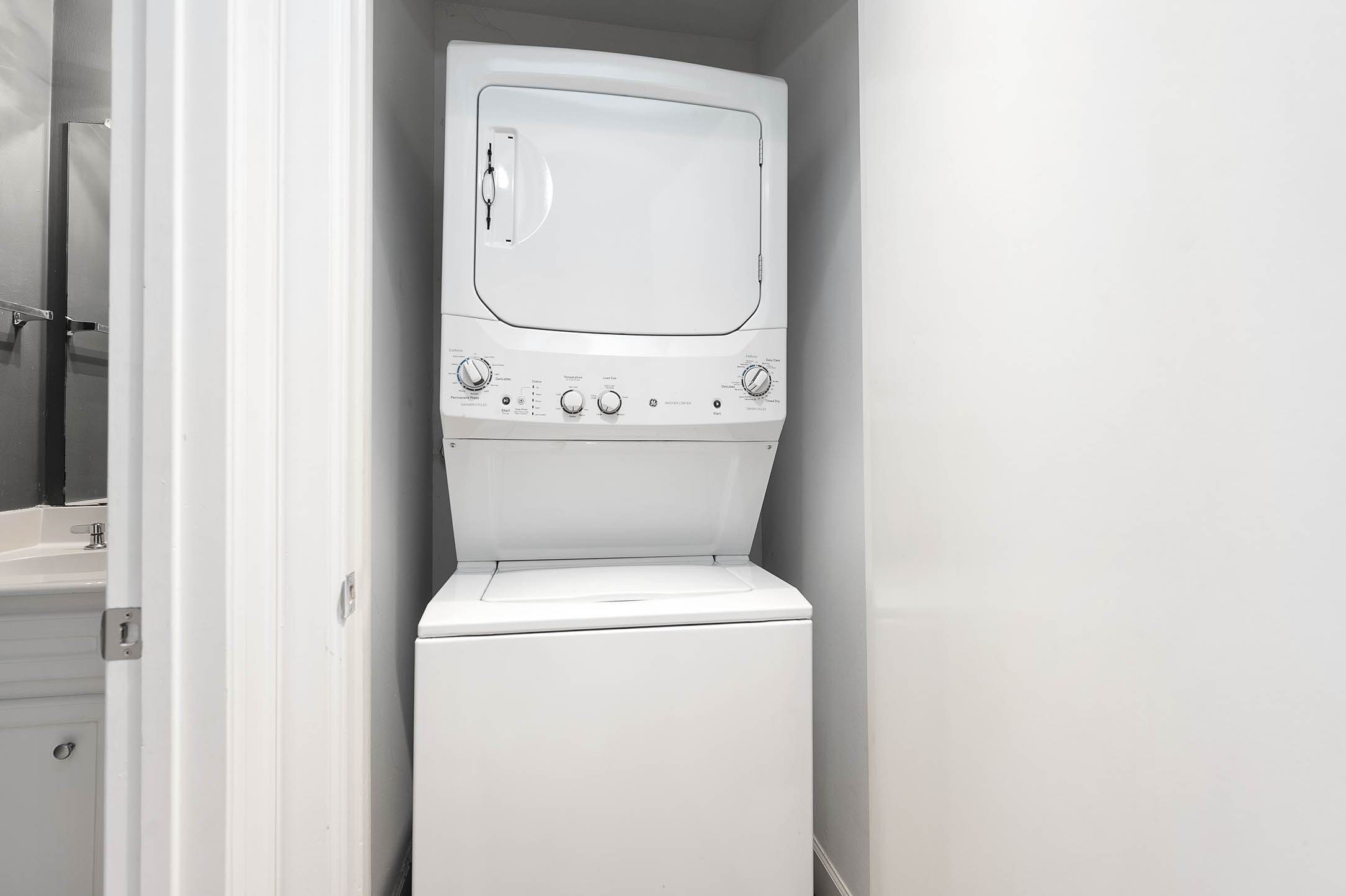 7650 Springhill Street, Unit 704 Houston, TX 77021 - Photo 13 of 23 a utility room with dryer and washer