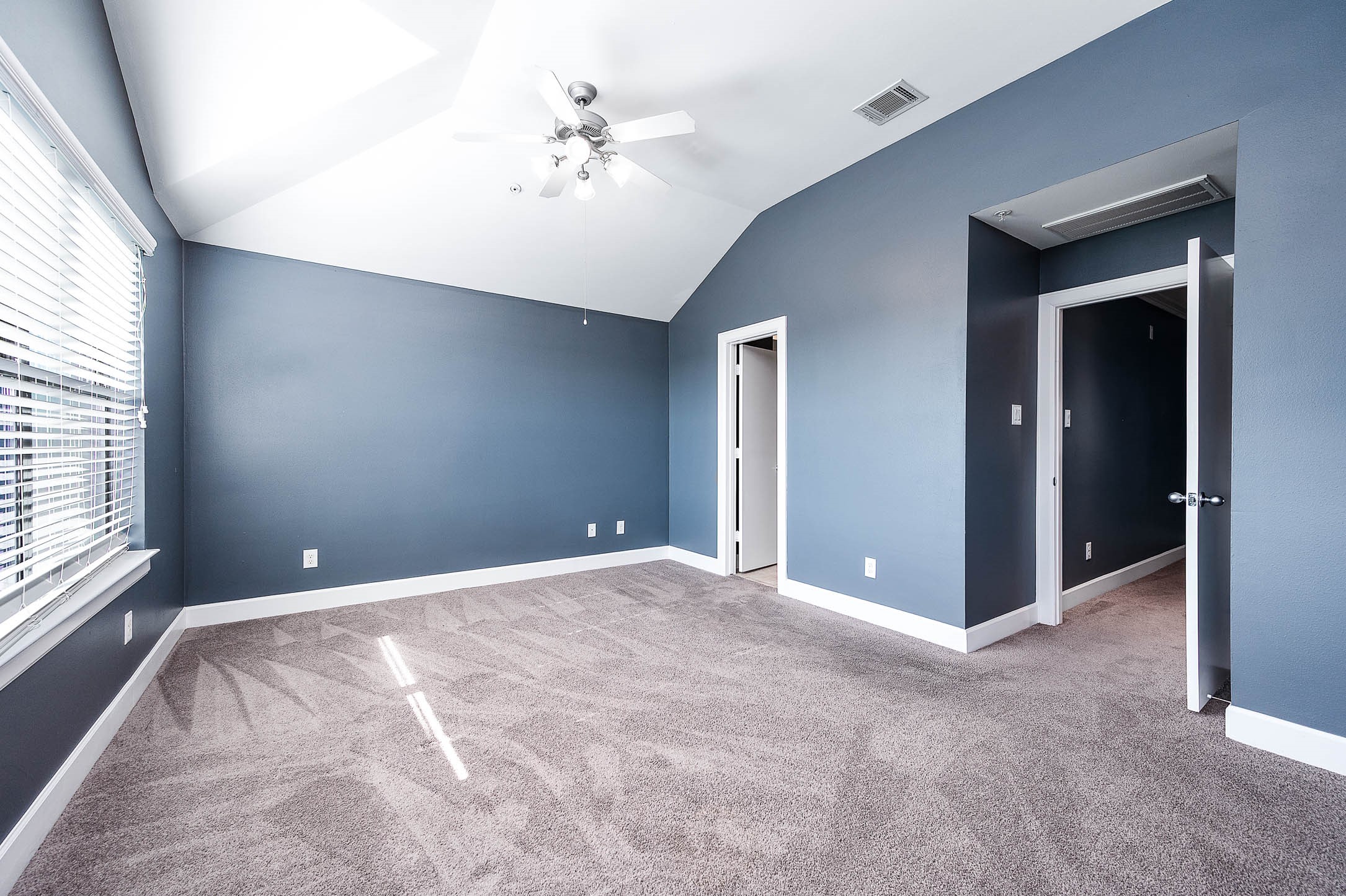 7650 Springhill Street, Unit 704 Houston, TX 77021 - Photo 17 of 23 a view of an empty room with a window
