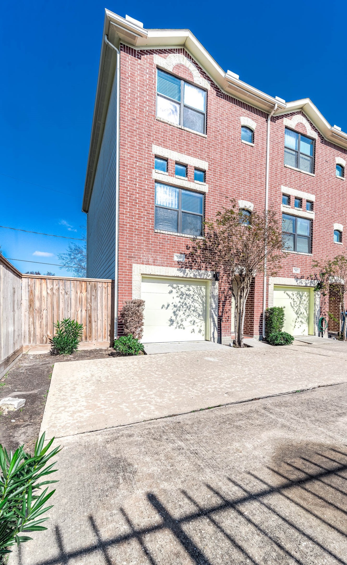 7650 Springhill Street, Unit 704 Houston, TX 77021 - Photo 2 of 23 a front view of a building