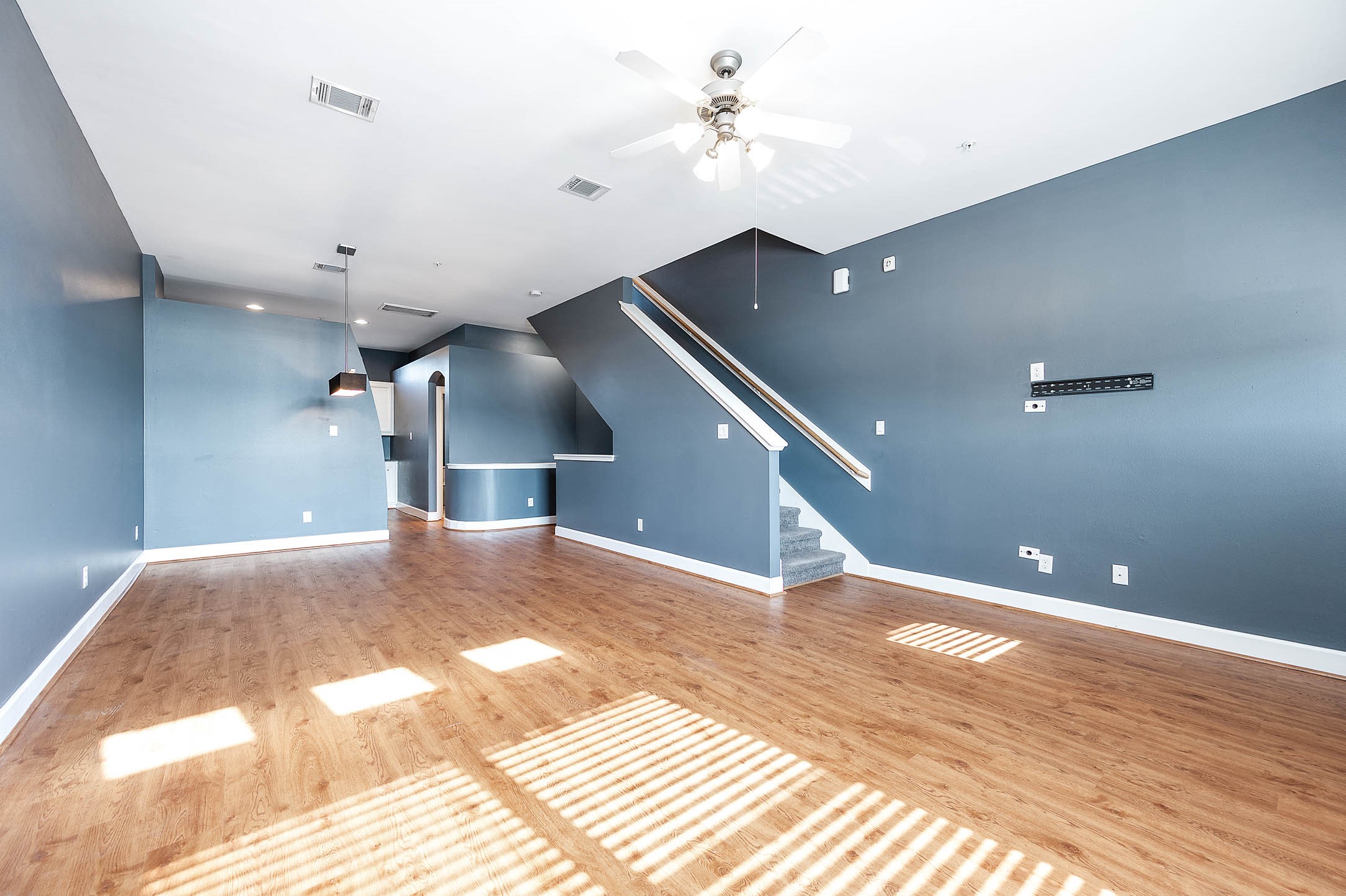 7650 Springhill Street, Unit 704 Houston, TX 77021 - Photo 7 of 23 a view of a room with a ceiling fan