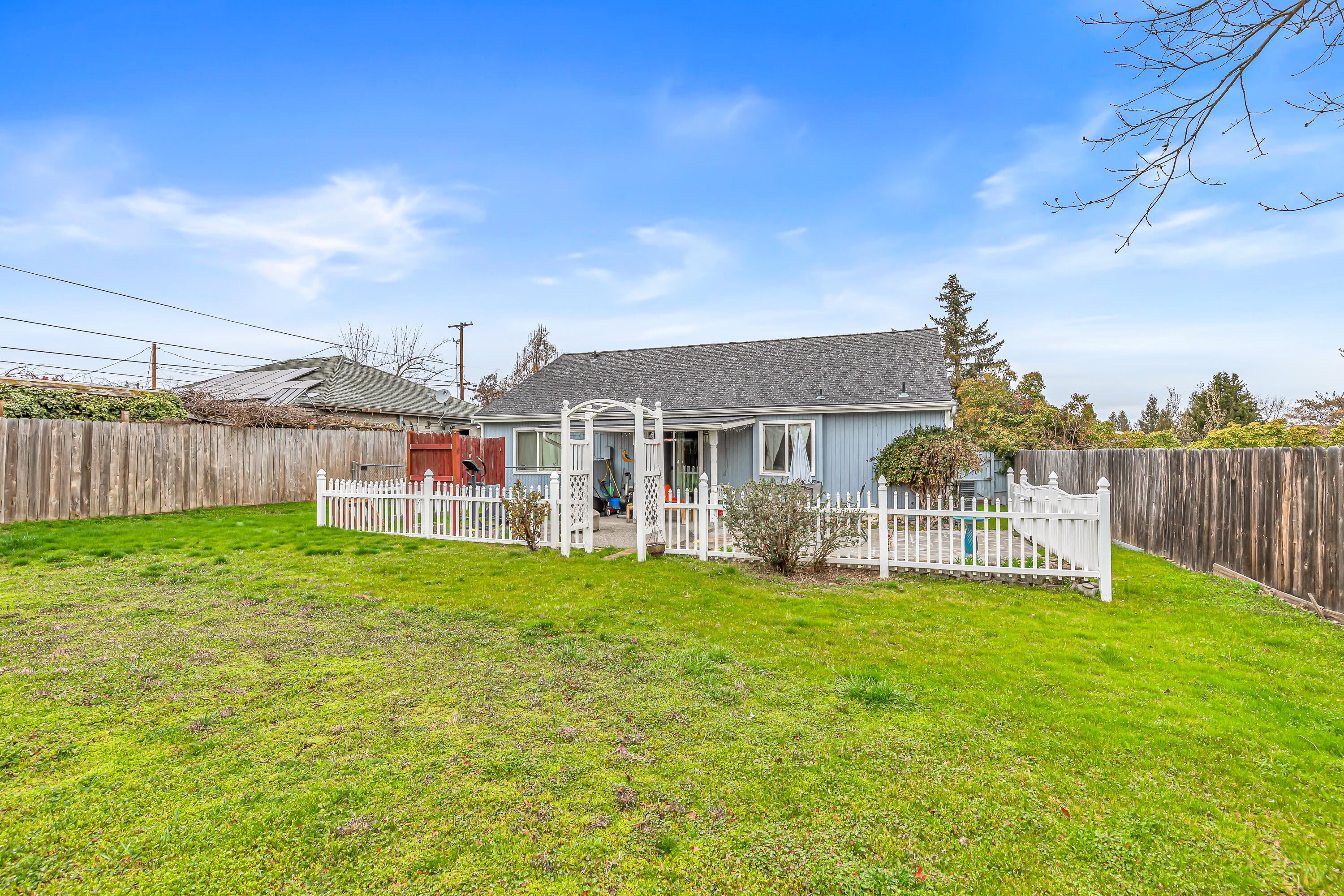 2586 Merriman Road Medford, OR 97501 - Photo 17 of 20 9R9A3414