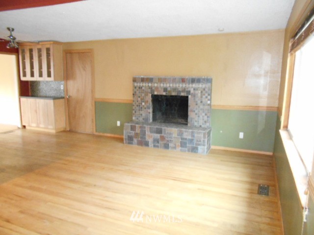 218 Southwest 304th Street Federal Way, WA 98023 - Photo 2 of 14 Gallery Image 2