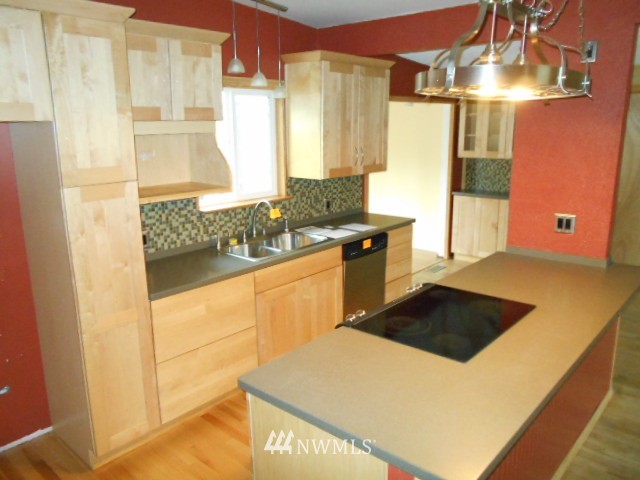 218 Southwest 304th Street Federal Way, WA 98023 - Photo 4 of 14 Gallery Image 4