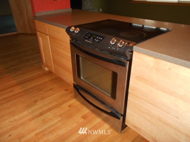 218 Southwest 304th Street Federal Way, WA 98023 - Photo 5 of 14 Gallery Image 5