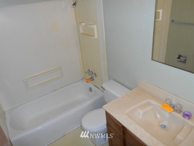 218 Southwest 304th Street Federal Way, WA 98023 - Photo 6 of 14 Gallery Image 6