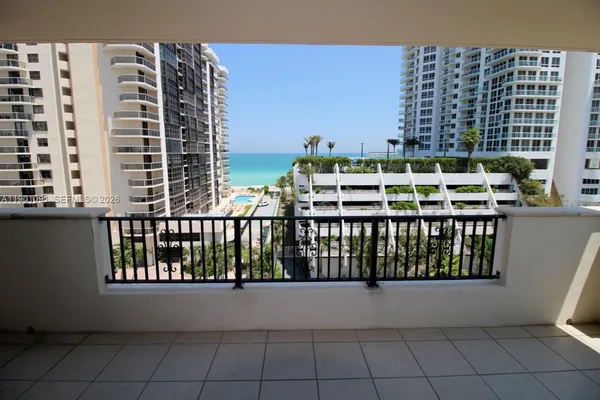 $4,000 | 6422 Collins Avenue, Unit 701, Miami Beach, FL 33141