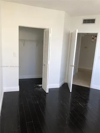 $4,000 | 6422 Collins Avenue, Unit 701, Miami Beach, FL 33141