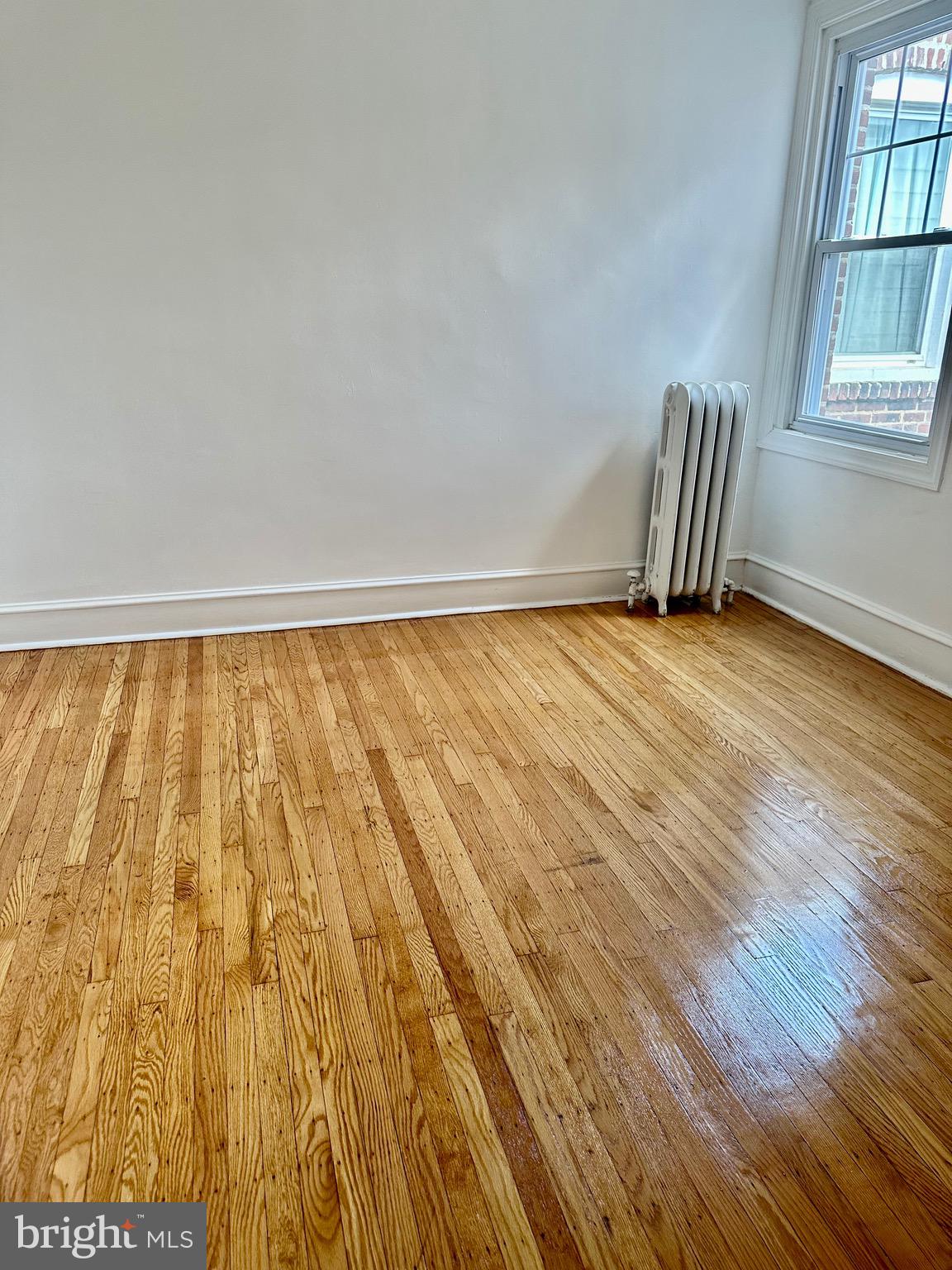 5263 Pennway Street Philadelphia, PA 19124 - Photo 13 of 18 Middle room