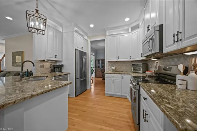 $567,500 | 3606 Birdsong Court, Summerfield, NC 27358