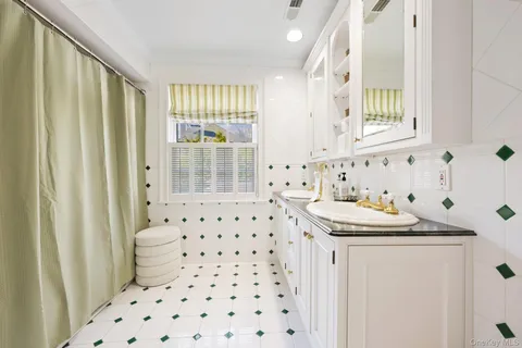 $4,695,000 | 7 Plateau Circle West, Bronxville, NY 10708