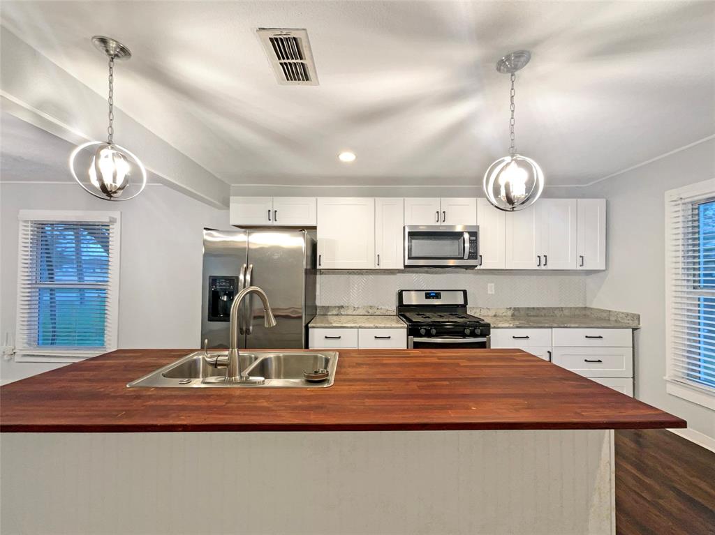 212 North 4th Street Sanger, TX 76266 - Photo 2 of 16