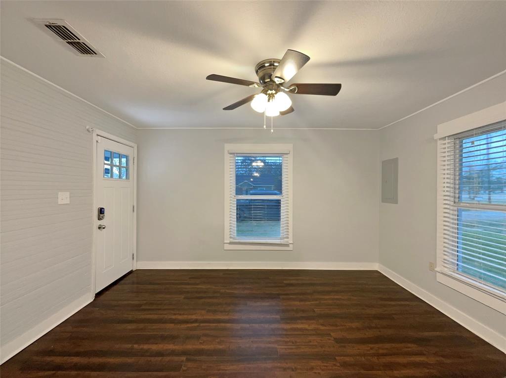 212 North 4th Street Sanger, TX 76266 - Photo 3 of 16